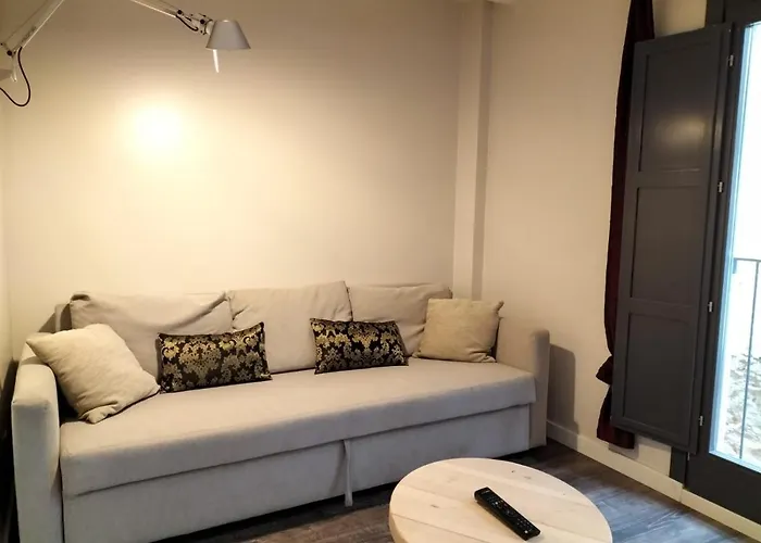 Montserrat Apartments By Gaiarooms