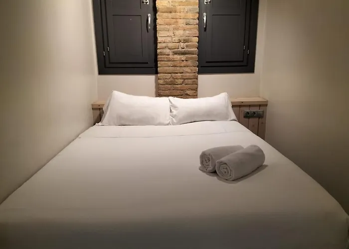 Montserrat Apartments By Gaiarooms
